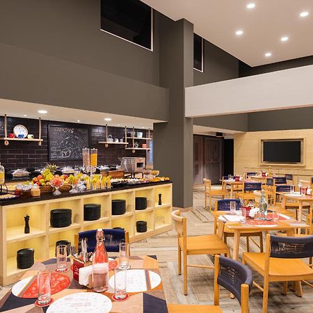 Ahmedabad Vastrapur Hotell Exteriör bild
