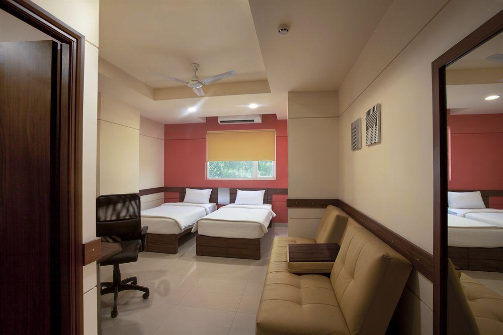 Ahmedabad Vastrapur Hotell Exteriör bild