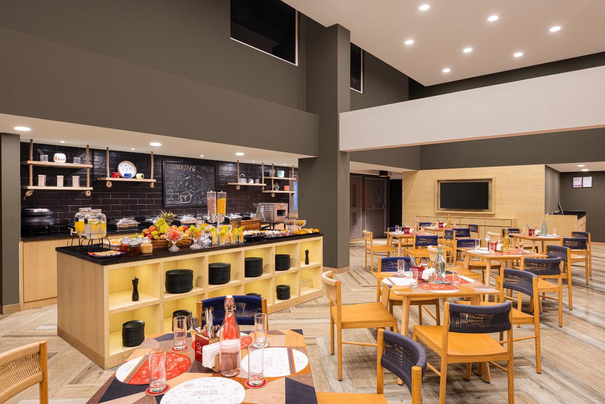 Ahmedabad Vastrapur Hotell Exteriör bild