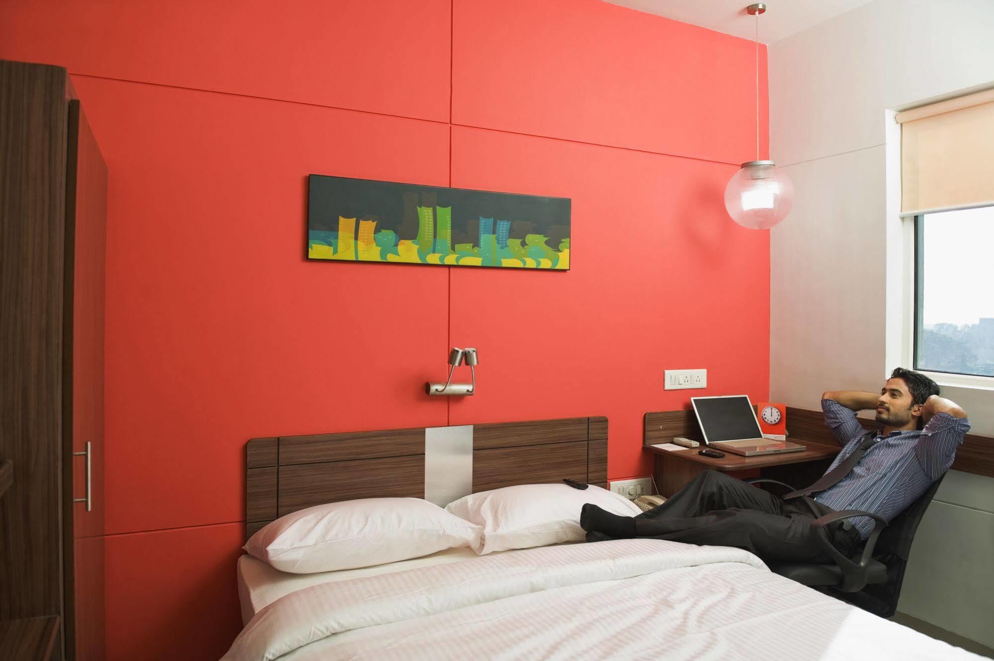 Ahmedabad Vastrapur Hotell Exteriör bild