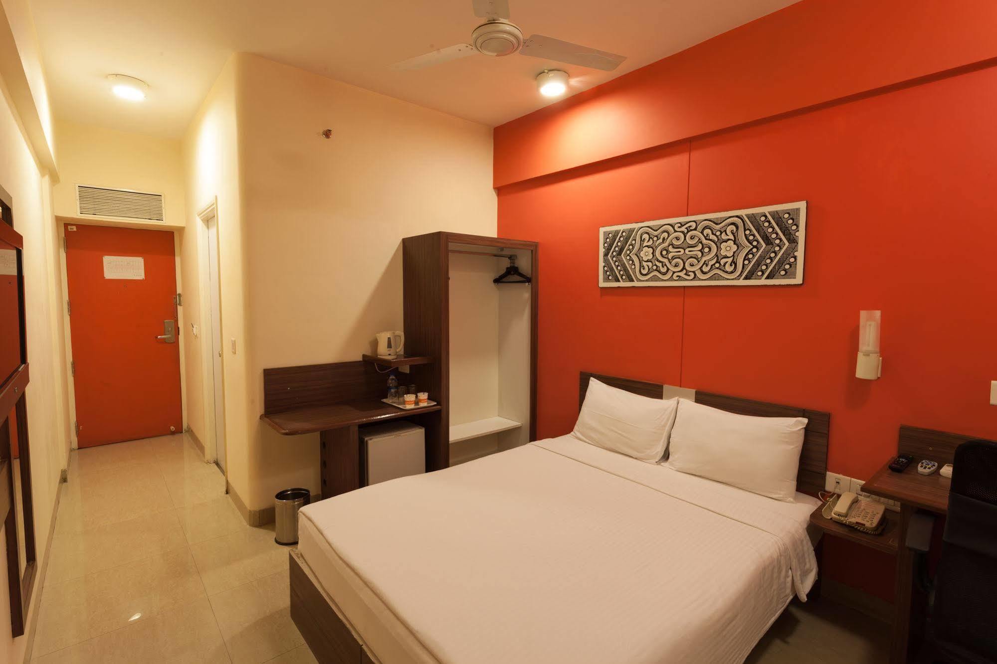 Ahmedabad Vastrapur Hotell Exteriör bild