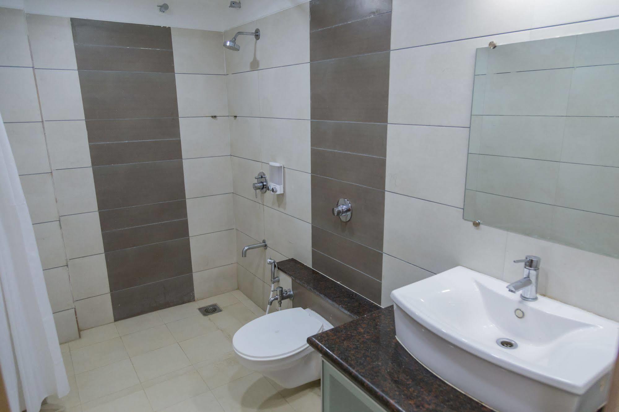 Ahmedabad Vastrapur Hotell Exteriör bild